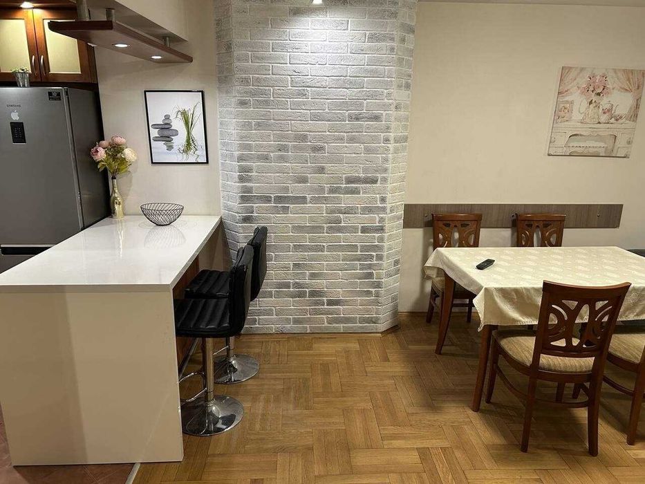 Дава се под наем Тристаен апартамент в Бургас, Възраждане - 105 кв.м за 700 € - Снимка #2