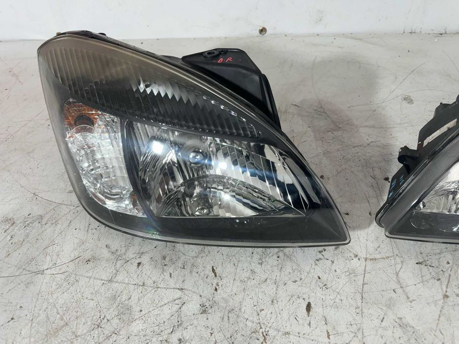 Faruri far stanga dreapta Kia Rio 2011