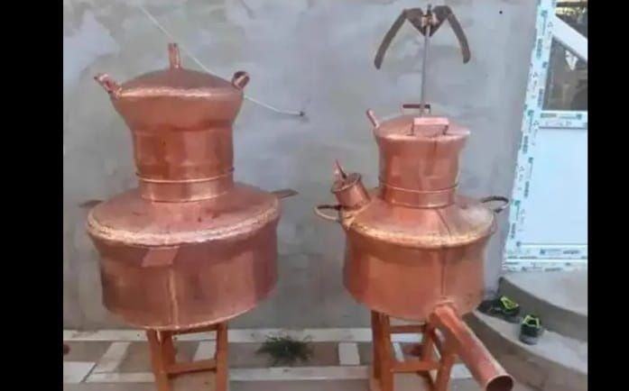 Vând un cazan de făcut țuică la capacitatea de 100 l