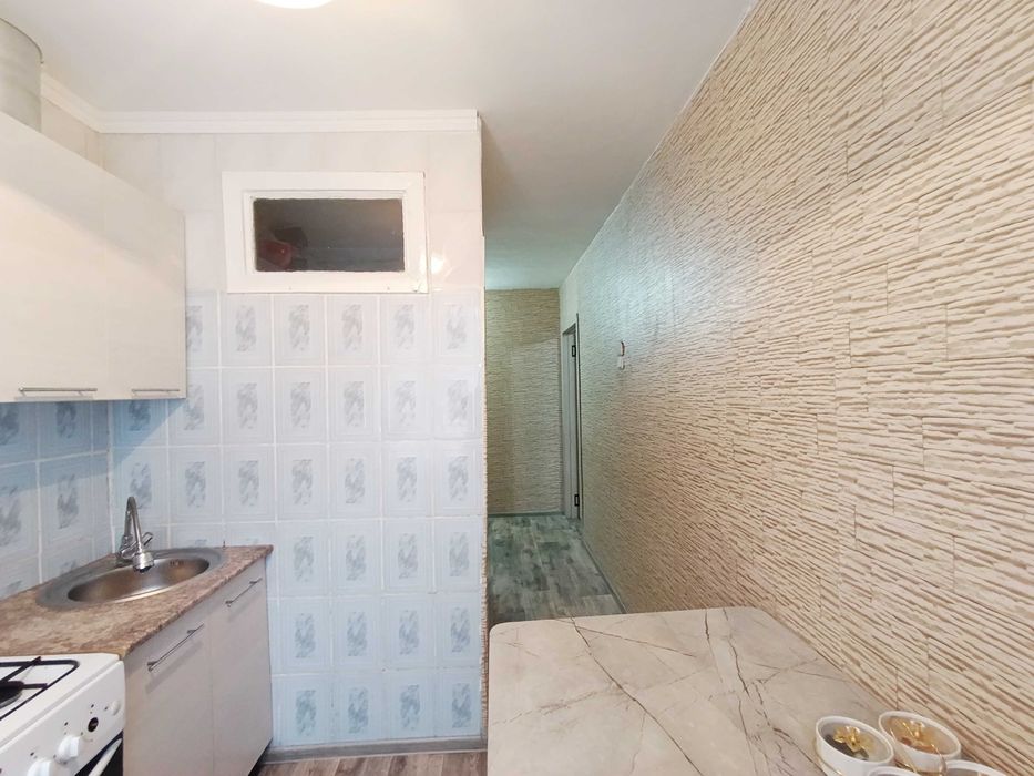 !  Продаю уютную 2-комнатную квартиру! 23 мкр.  1 этаж из 5