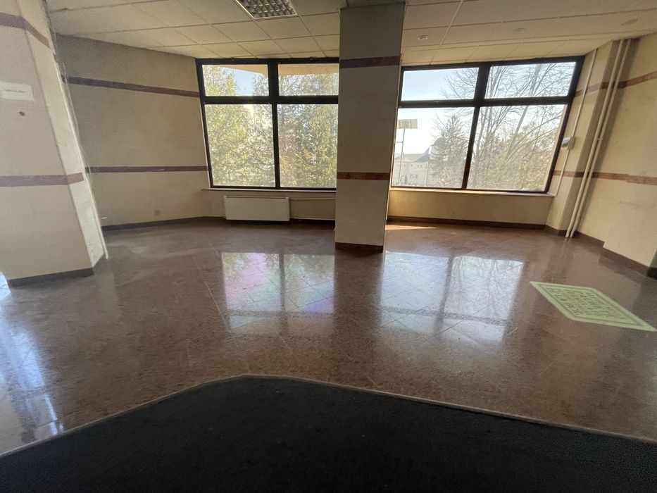 Inchiriez spatiu comercial 220 mp2 etaj 1