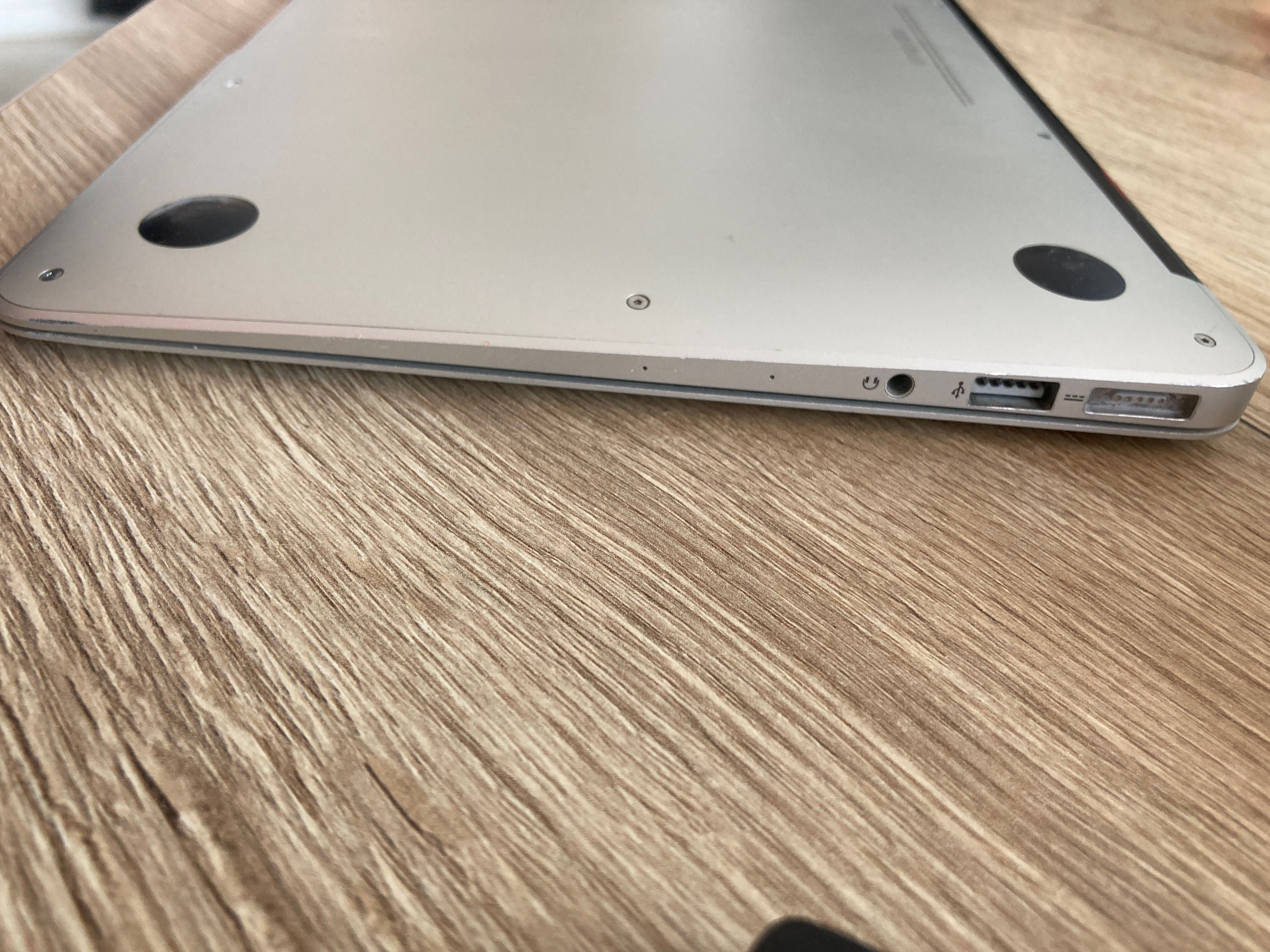 MacBook Air 6,1 – Intel Core i7 – 8GB RAM – 128GB SSD