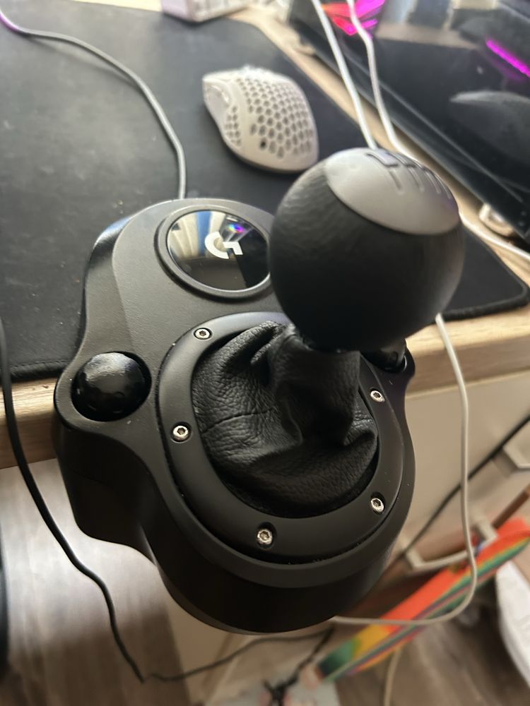Продавам волан Logitech G 920 + скоростен лост
