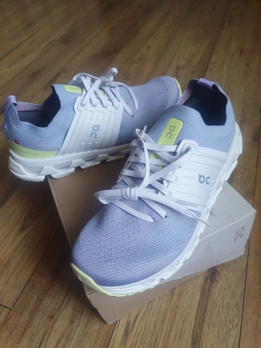 Vând adidasi ON Cloudswift
