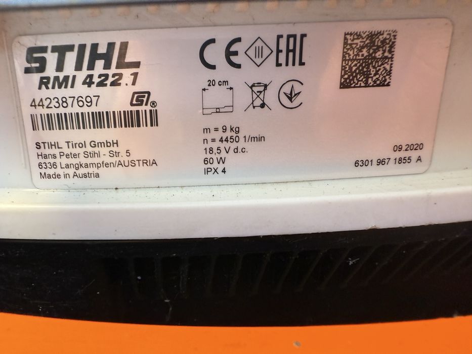 Robot tuns gazon Stihl masina tuns iarba RMI 422.1