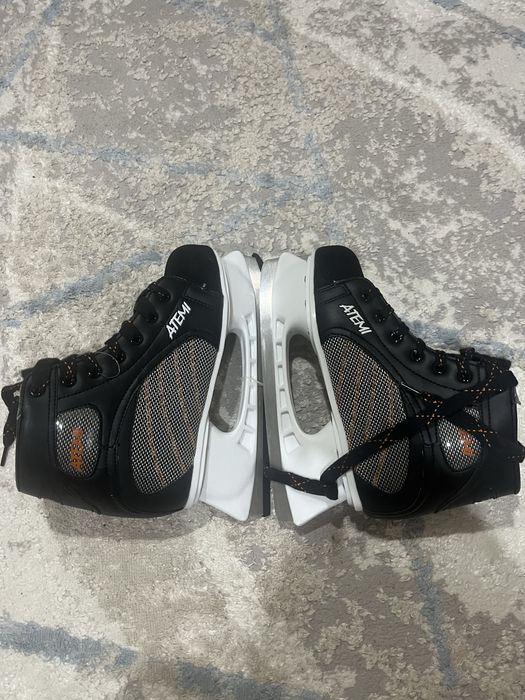 Продам коньки новые