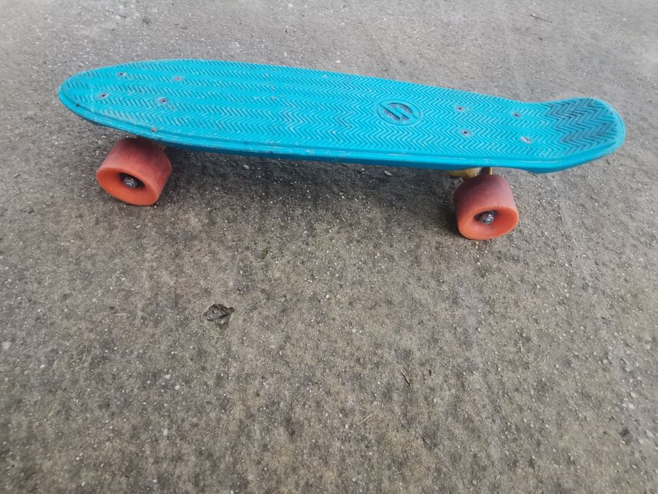 Vând skateboard stare foarte bună