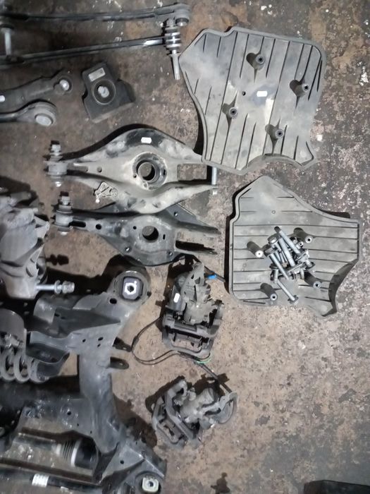 Punte spate completa grup amortizoare brat fuzeta spate BMW G20 G21