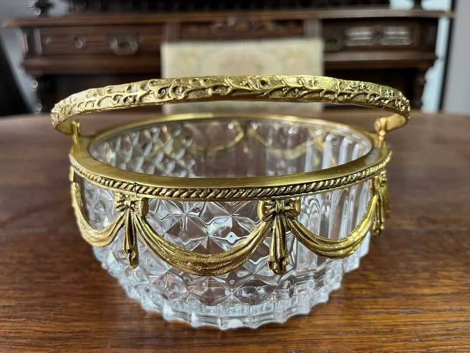 Cosulet ( bomboniera-fructieră) din cristal și bronz