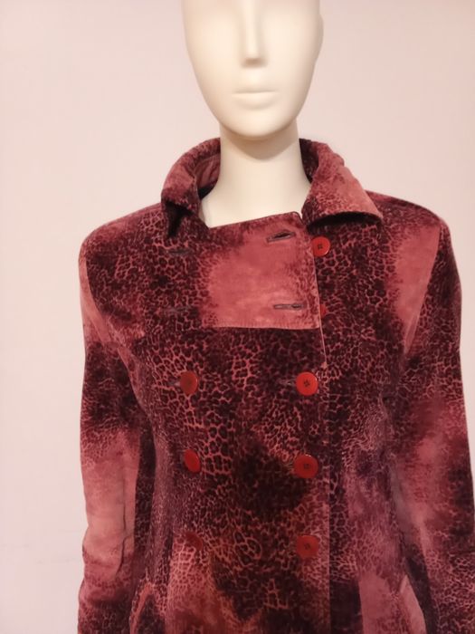 Paltonul de deosebit animal print 40