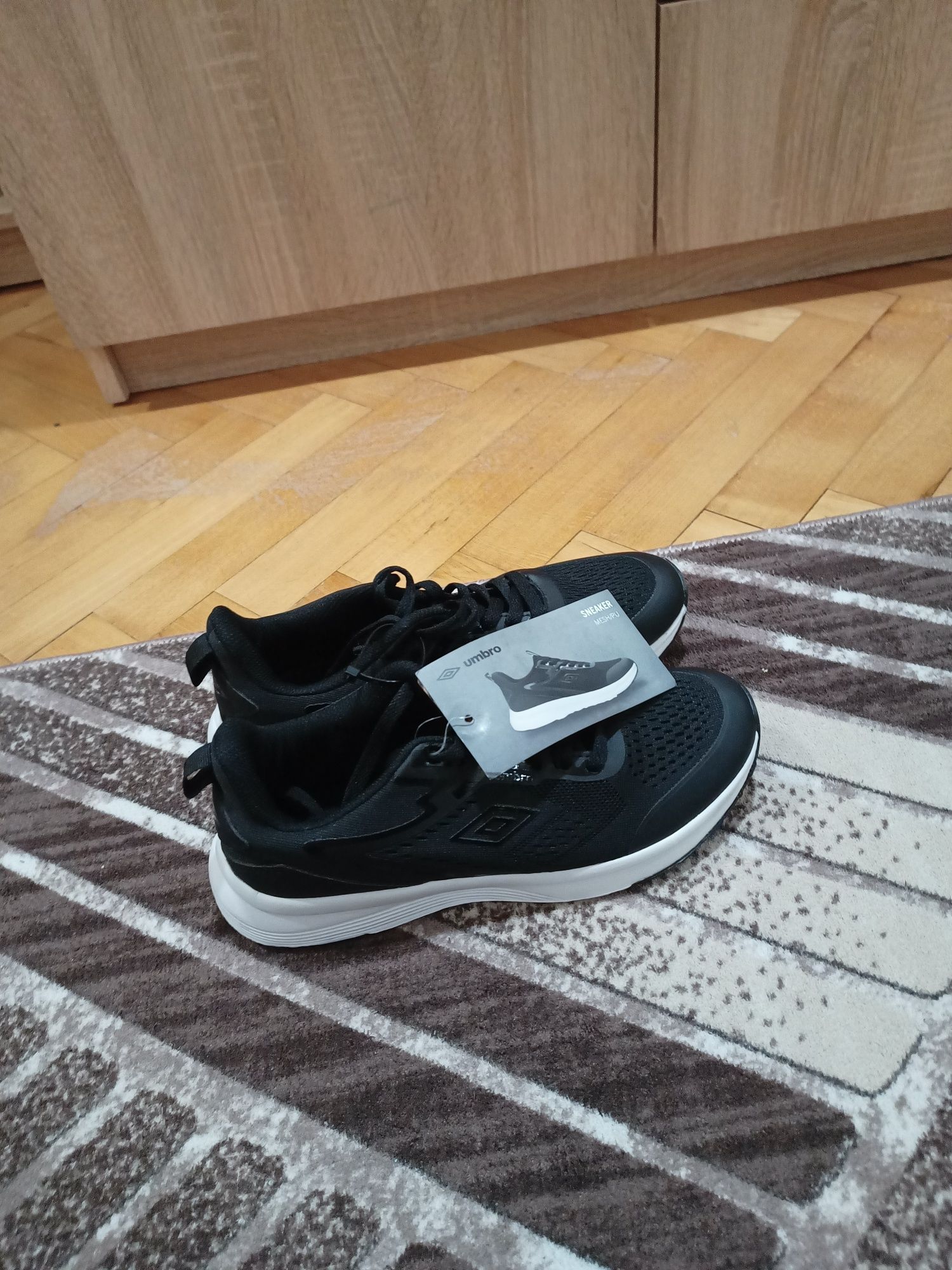 Дамски маратонки umbro