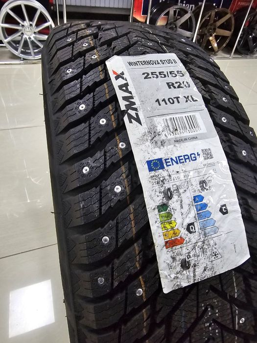 Новый зимние  шины с шипами 255 55 R20