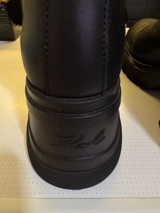 Bocanci Karl Lagerfeld impecabili