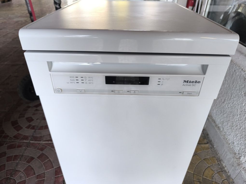 Съдомиялна Miele На 45см. - 9 комплекта.