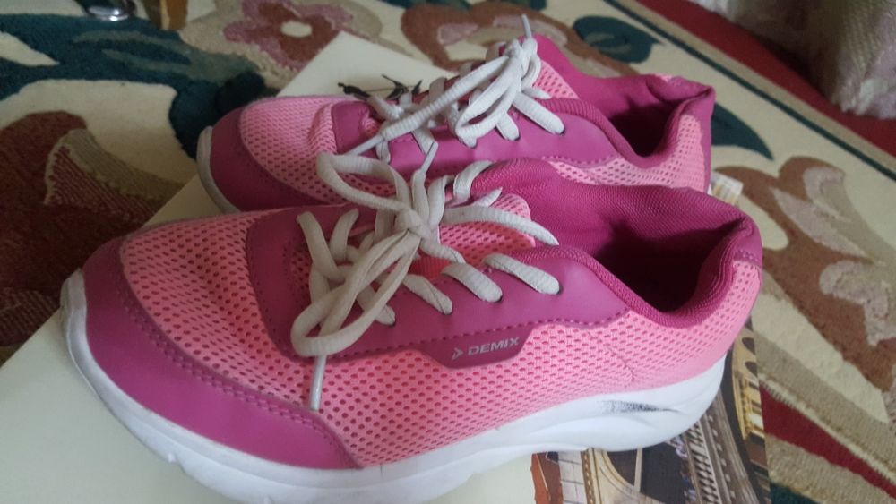 Кроссовки на девочку