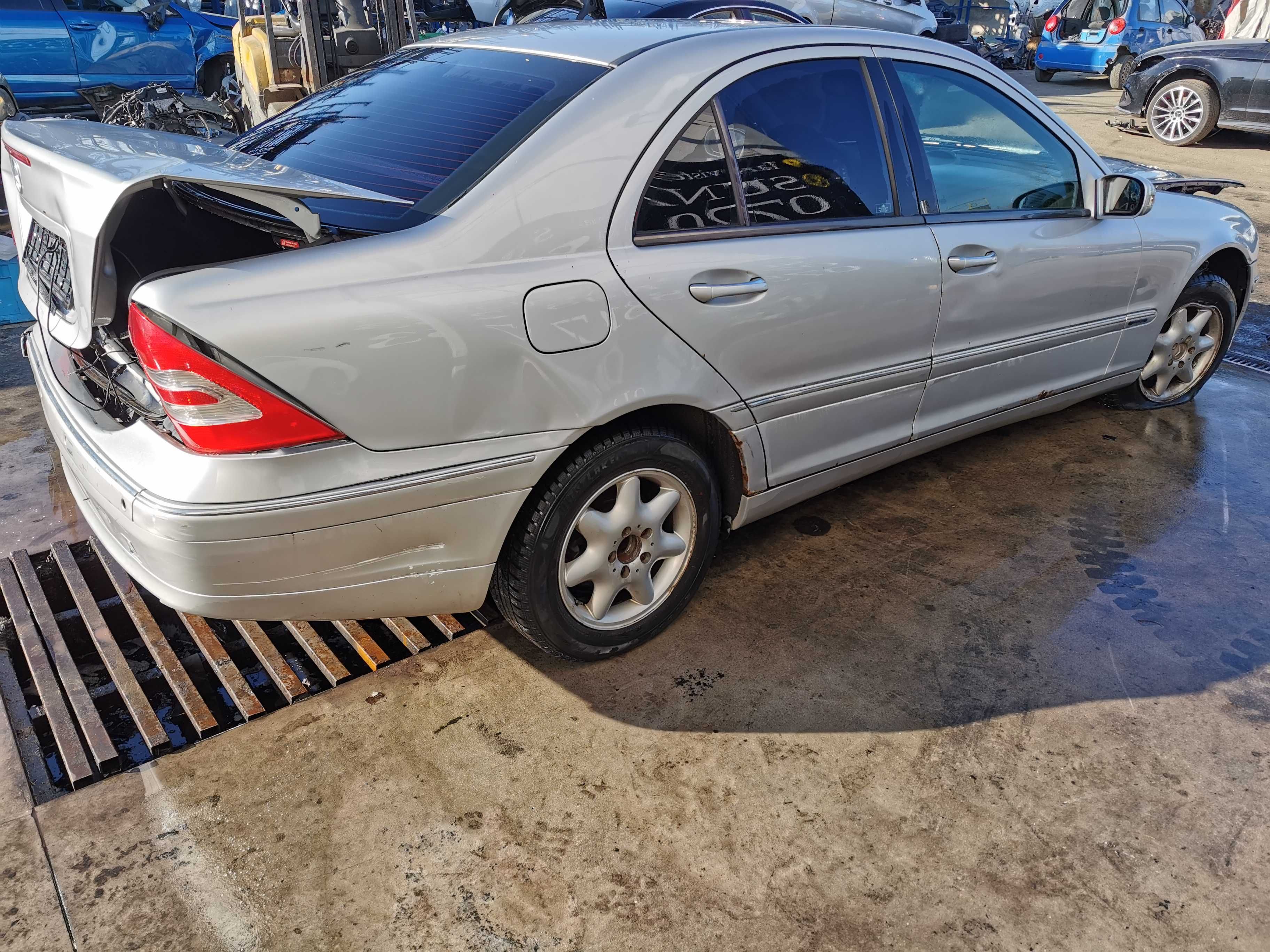 Dezmembrez mercedes c class w203 1.8 kompresor M271.944/bara fata w203