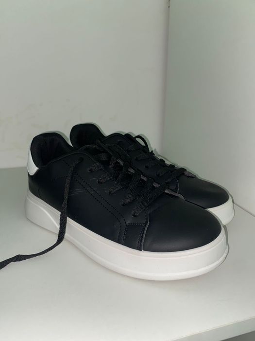 Новые кроссовки мужские 42 размер