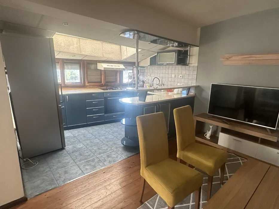 Дава се под наем Тристаен апартамент в Бургас, Братя Миладинови - 86 кв.м за 375 € - Снимка #1