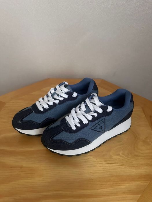 Кроссовки новые Guess