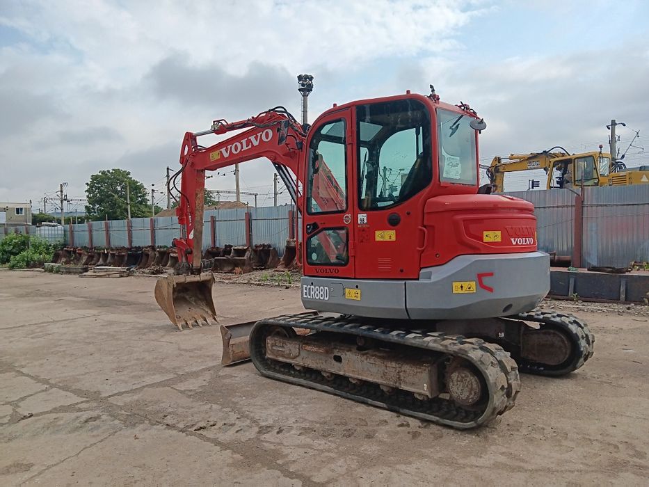 Vând excavator volvo ECR88D