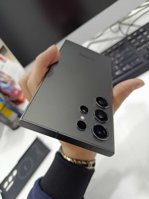 Samsung S24 Ultra 12/256 Sotiladi.