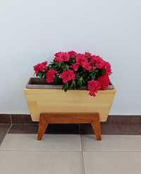 Дървена кутия за цветя.