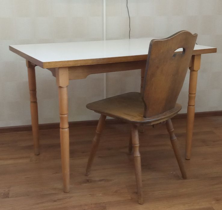 Продам  кухонный стол и 4 стула Польша