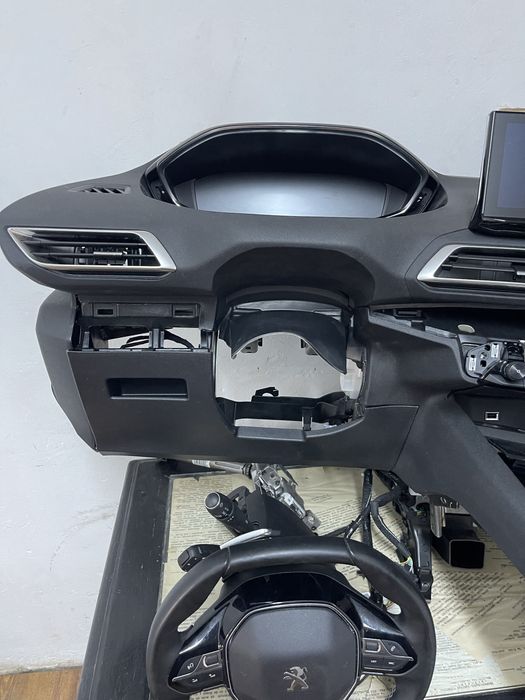 Plansa bord cu kit airbaguri si centuri Peugeot 5008 3008 2017-2024