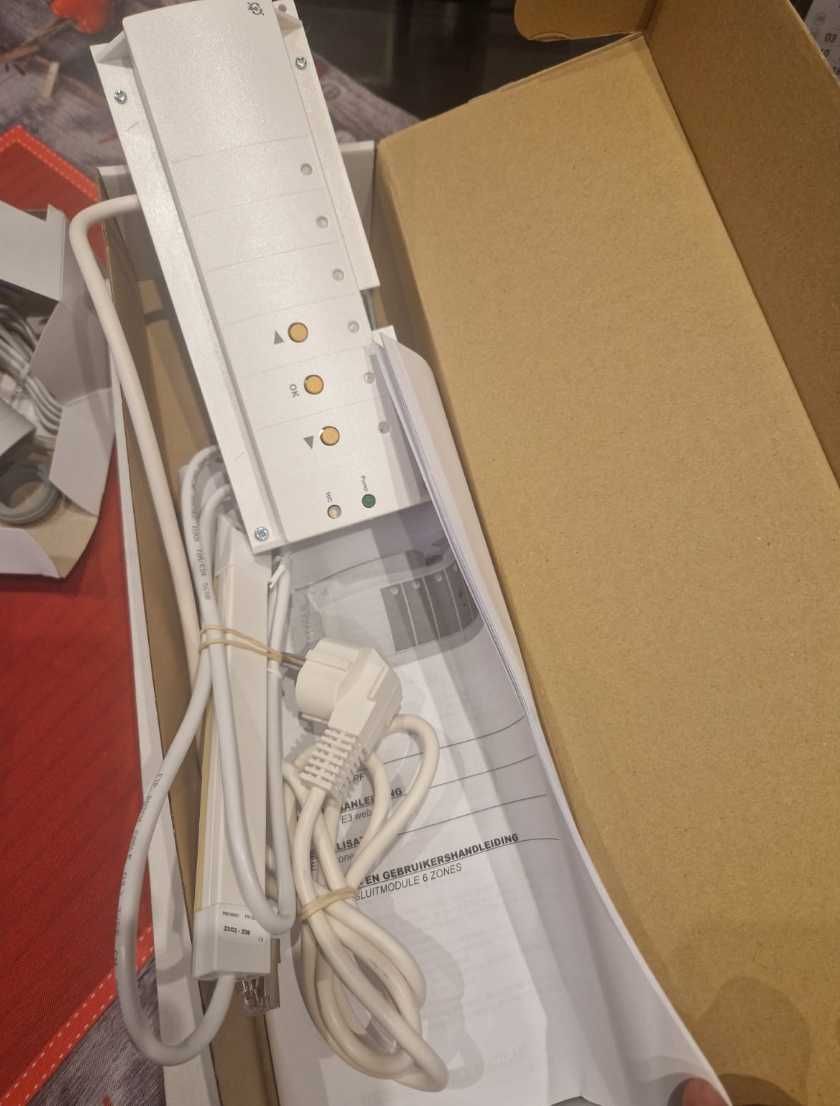 Unitate de comanda pentru incalzire in pardoseala Purmo Connect E3