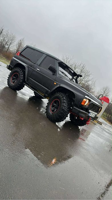 Nissan Patrol Y60 — caroserie + șasiu (fără motor).