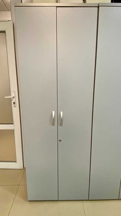 Шкаф для одежды закрытый