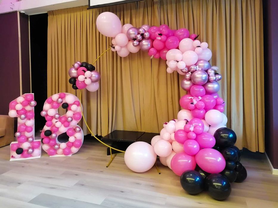 Aranjamente baloane pe arcada rotunda Majorate Botezuri Magazine