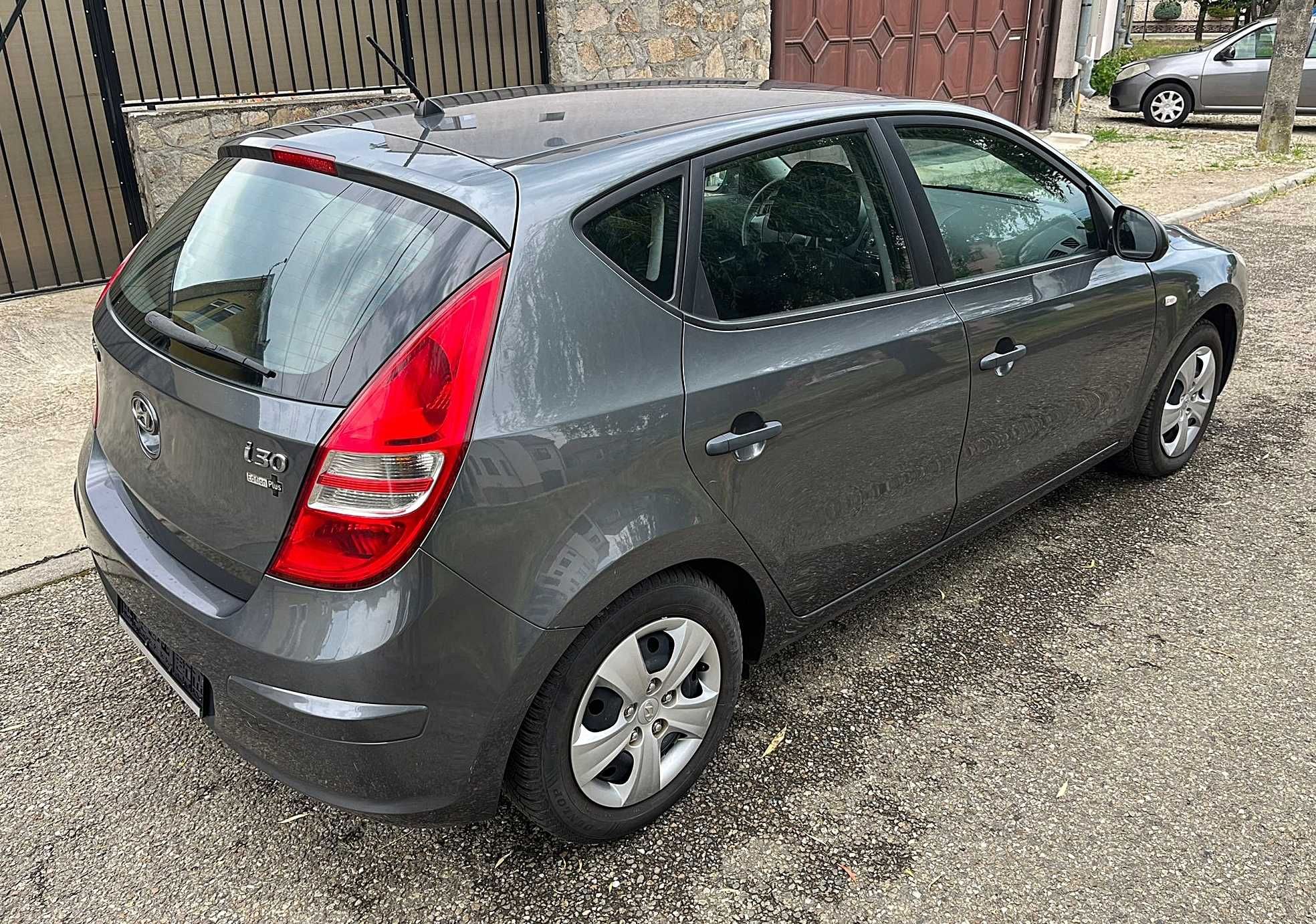 HYUNDAI i30 1.4 MPI Simplu 109 CP 04/2009 Adus acum, Clima functionala