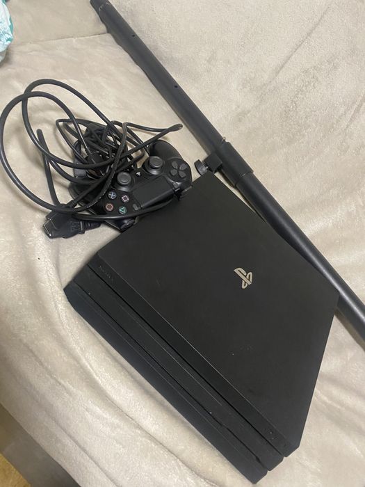 PS4 Pro (stare impecabila)