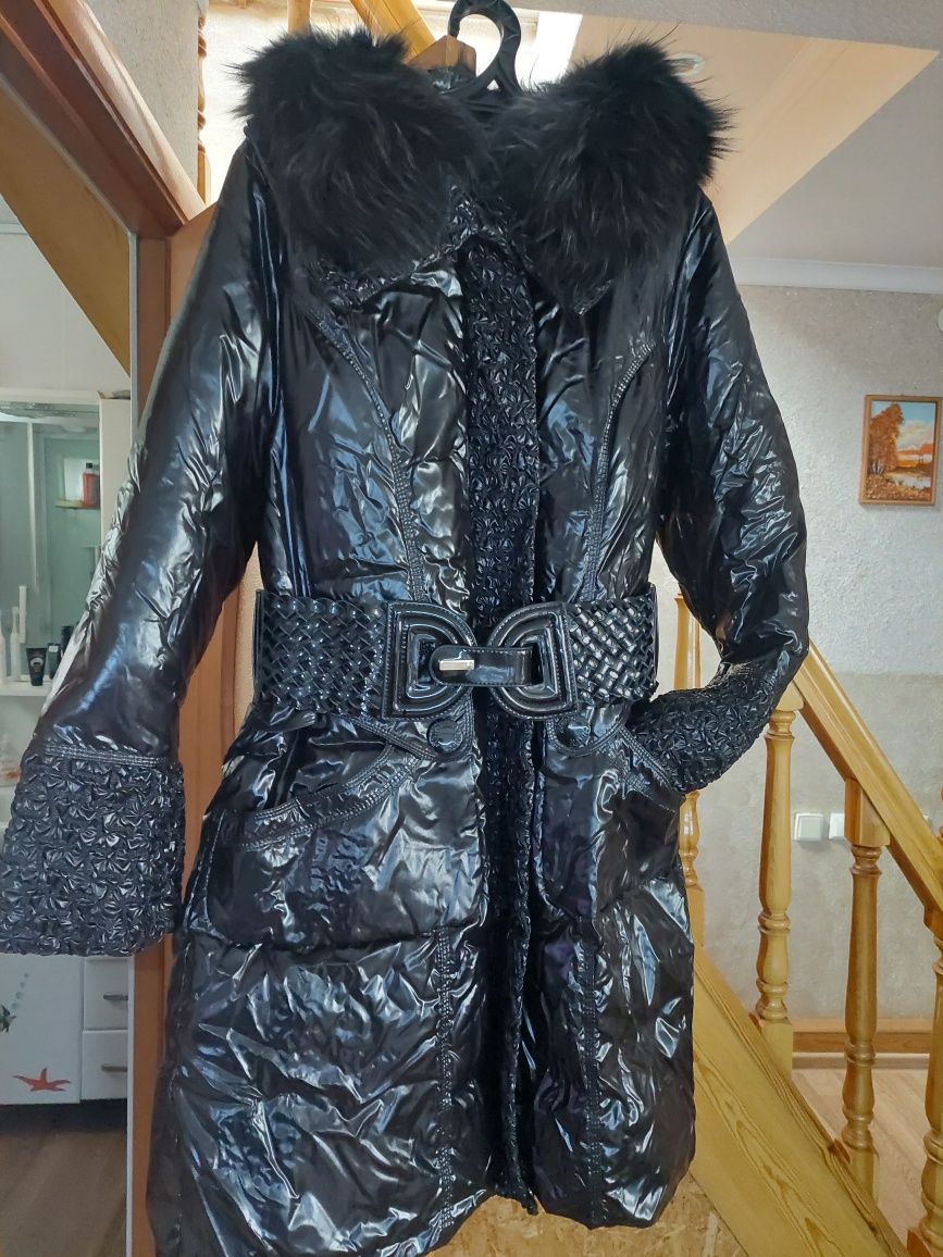 Зимняя женская куртка (пуховик)
