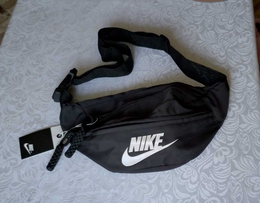 Чанта Nike през рамо и кръста