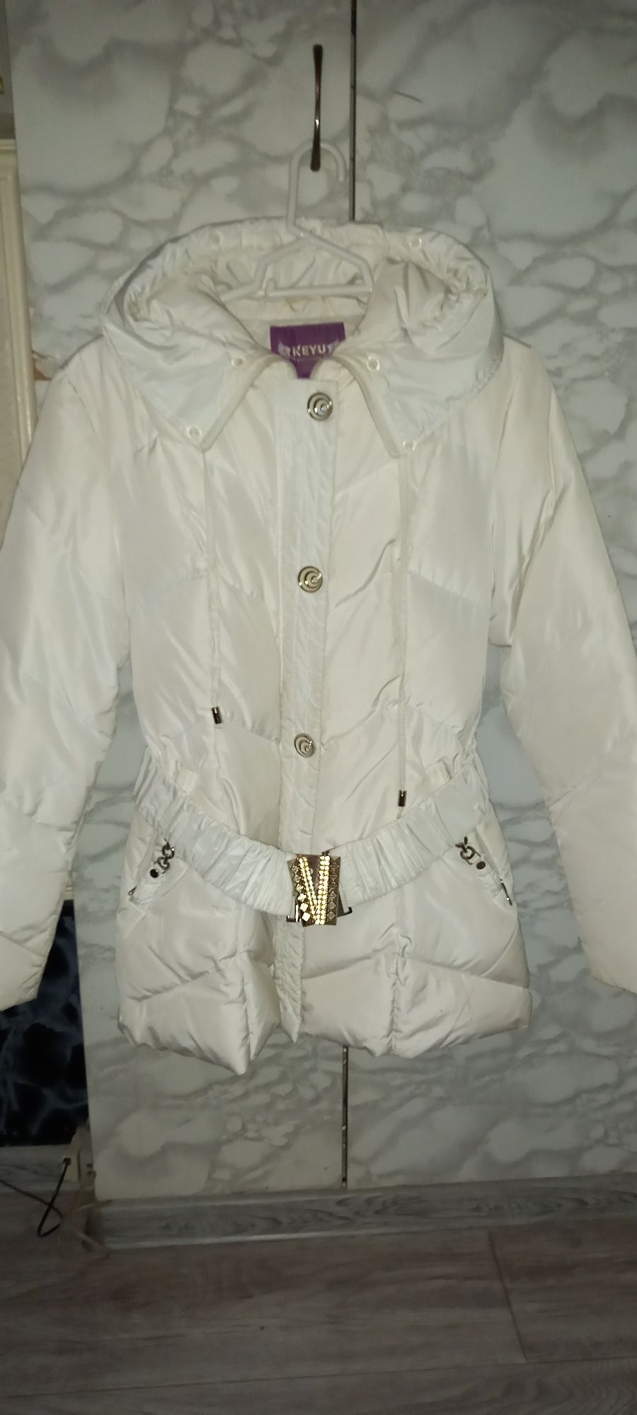 Зимняя тёплая  лёгкая куртка 42-44 размера