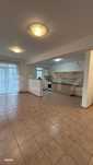 Apartament 3 camere , 2 balcoane deschise, terasa generoasa, zona la T