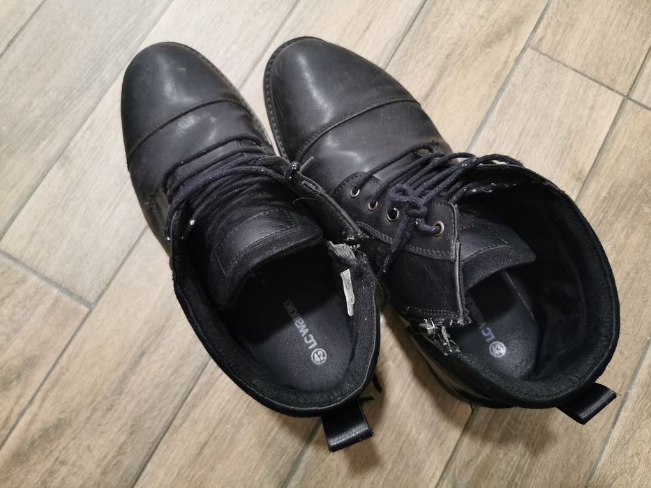 Обувь осенняя-зимняя, 42 размер, с небольшим дефектом.