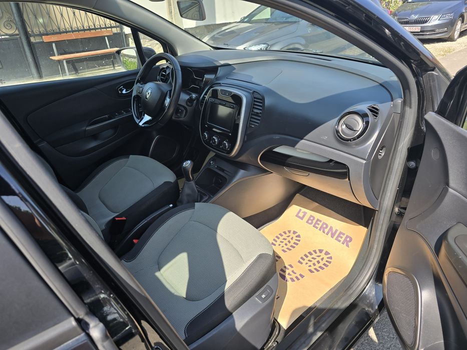 Renault.   Captur.