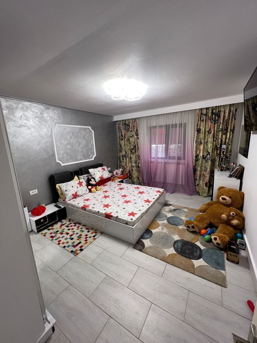 Vând vila / pensiune in 2 Mai