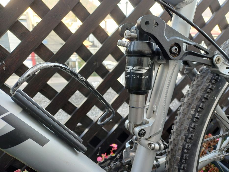 Vând bicicleta Giant