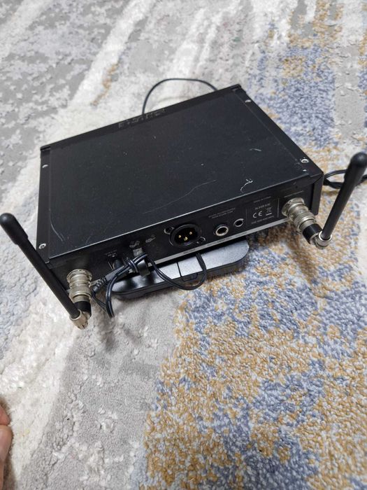 Shure, wireless instrument BLX 4R!