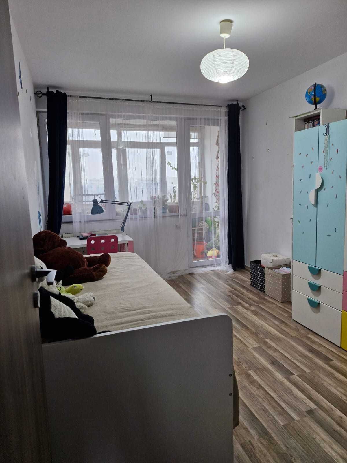 Vand apartament 3 camere in Titan - bloc Potcoava