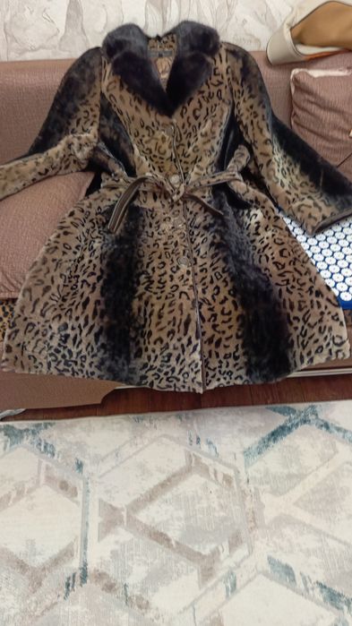 Продам шубу облегченная цигейка с норковым воротником