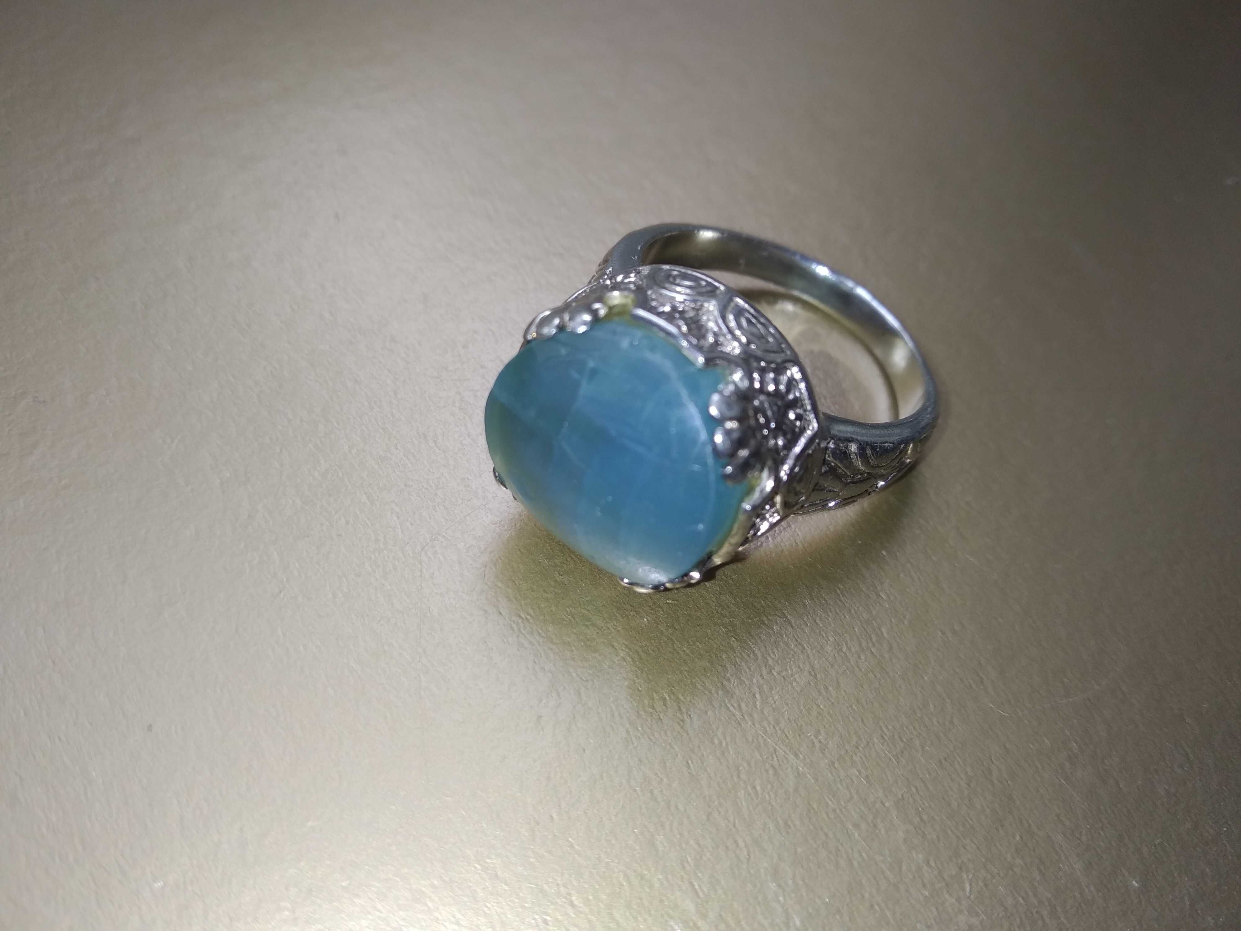 Серебряное кольцо с красивым камнем ФЛЮОРИТ
