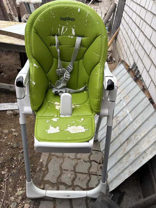 Отдам даром детский стульчик , люстру