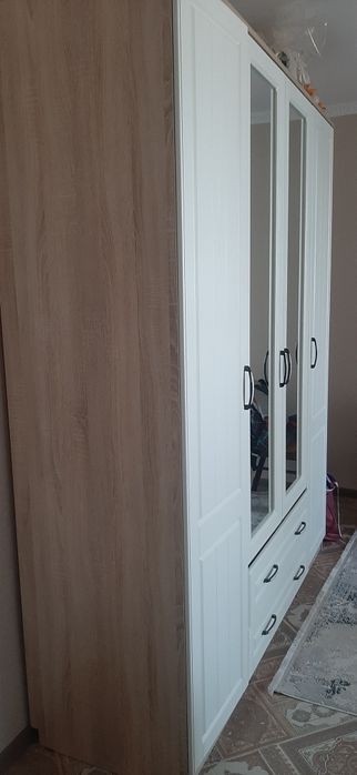 Шкаф сатылады киім салуға кең жақсы бөлмеге