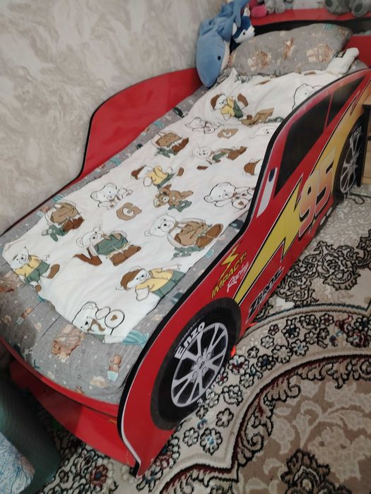 Детская кровать. Машина