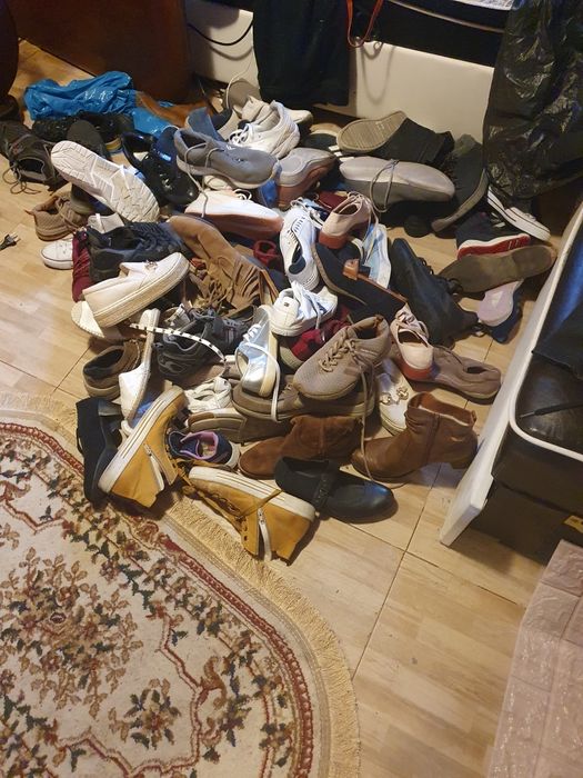 Papuci aduși din Germania